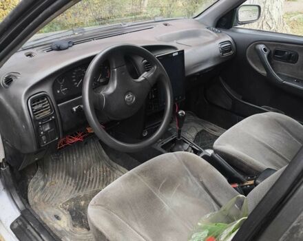 Серый Ниссан Примера, объемом двигателя 1.6 л и пробегом 20 тыс. км за 949 $, фото 5 на Automoto.ua