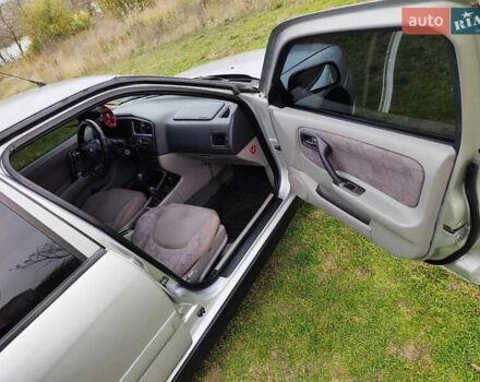 Серый Ниссан Примера, объемом двигателя 1.77 л и пробегом 330 тыс. км за 2800 $, фото 9 на Automoto.ua