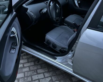 Серый Ниссан Примера, объемом двигателя 1.6 л и пробегом 280 тыс. км за 3400 $, фото 5 на Automoto.ua