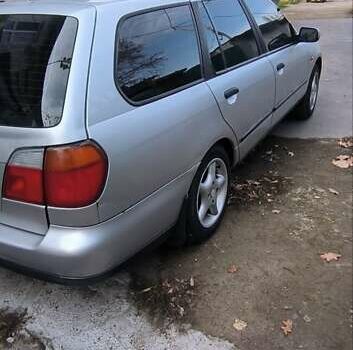 Серый Ниссан Примера, объемом двигателя 1.77 л и пробегом 277 тыс. км за 2900 $, фото 5 на Automoto.ua