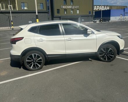 Білий Ніссан Кашкай, об'ємом двигуна 2 л та пробігом 61 тис. км за 17000 $, фото 5 на Automoto.ua