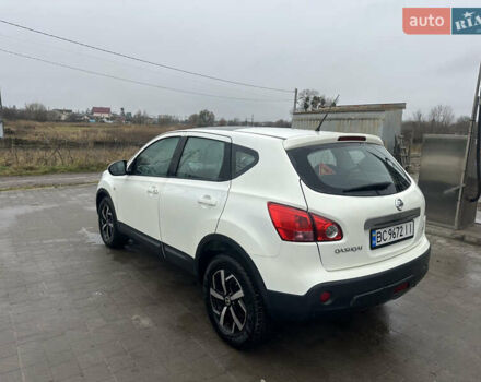 Белый Ниссан Кашкай, объемом двигателя 2 л и пробегом 250 тыс. км за 8000 $, фото 6 на Automoto.ua