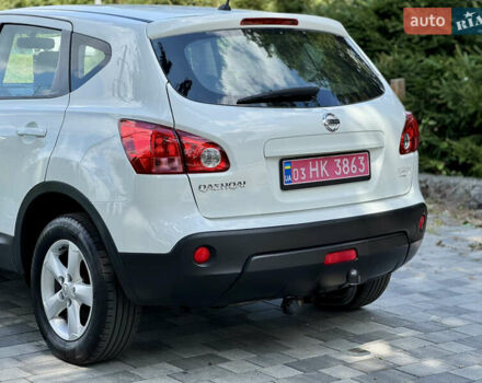 Белый Ниссан Кашкай, объемом двигателя 1.6 л и пробегом 215 тыс. км за 7800 $, фото 7 на Automoto.ua