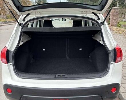 Белый Ниссан Кашкай, объемом двигателя 1.6 л и пробегом 260 тыс. км за 8300 $, фото 6 на Automoto.ua