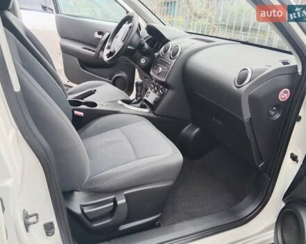 Белый Ниссан Кашкай, объемом двигателя 1.6 л и пробегом 260 тыс. км за 8300 $, фото 5 на Automoto.ua