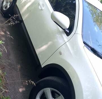 Белый Ниссан Кашкай, объемом двигателя 1.6 л и пробегом 187 тыс. км за 7650 $, фото 7 на Automoto.ua