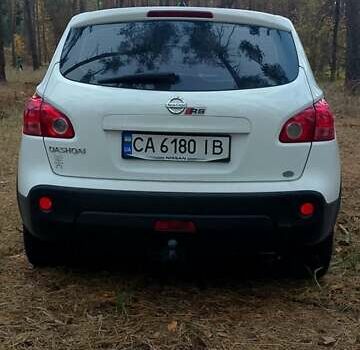 Белый Ниссан Кашкай, объемом двигателя 1.6 л и пробегом 191 тыс. км за 7450 $, фото 3 на Automoto.ua