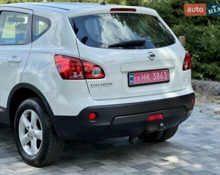 Белый Ниссан Кашкай, объемом двигателя 1.6 л и пробегом 215 тыс. км за 8100 $, фото 4 на Automoto.ua