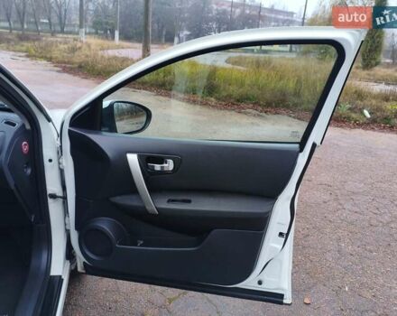 Белый Ниссан Кашкай, объемом двигателя 1.6 л и пробегом 152 тыс. км за 8350 $, фото 44 на Automoto.ua