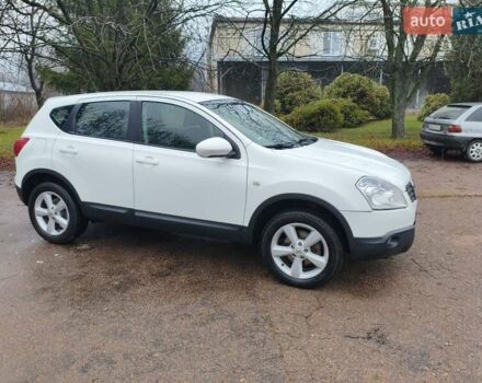 Белый Ниссан Кашкай, объемом двигателя 1.6 л и пробегом 152 тыс. км за 8350 $, фото 5 на Automoto.ua