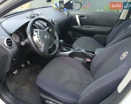 Белый Ниссан Кашкай, объемом двигателя 2 л и пробегом 170 тыс. км за 9000 $, фото 8 на Automoto.ua