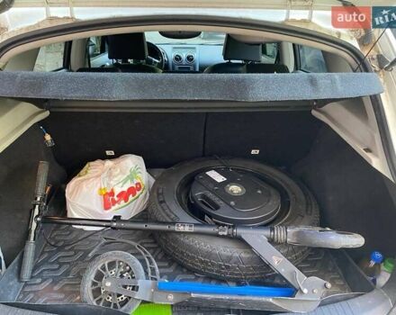 Белый Ниссан Кашкай, объемом двигателя 2 л и пробегом 134 тыс. км за 11000 $, фото 15 на Automoto.ua