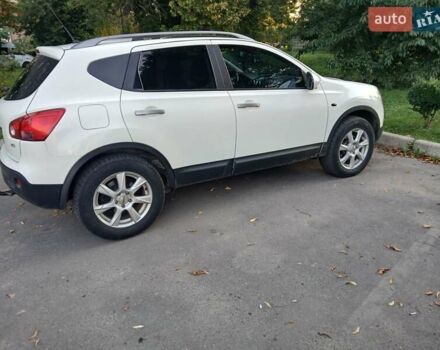 Белый Ниссан Кашкай, объемом двигателя 2 л и пробегом 170 тыс. км за 9000 $, фото 9 на Automoto.ua