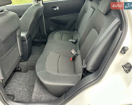 Белый Ниссан Кашкай, объемом двигателя 1.6 л и пробегом 176 тыс. км за 9999 $, фото 57 на Automoto.ua