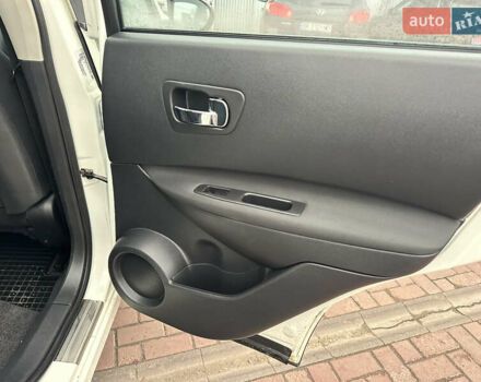 Белый Ниссан Кашкай, объемом двигателя 1.5 л и пробегом 205 тыс. км за 10500 $, фото 11 на Automoto.ua