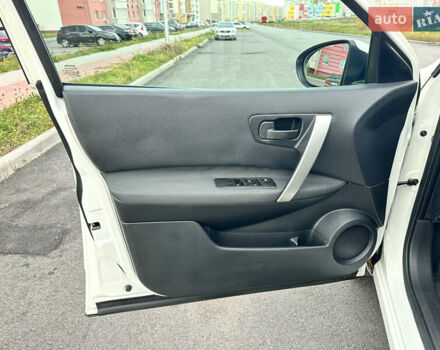 Белый Ниссан Кашкай, объемом двигателя 1.6 л и пробегом 176 тыс. км за 9999 $, фото 36 на Automoto.ua