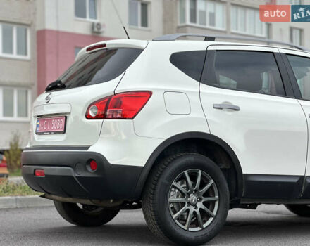 Белый Ниссан Кашкай, объемом двигателя 1.6 л и пробегом 176 тыс. км за 9999 $, фото 14 на Automoto.ua