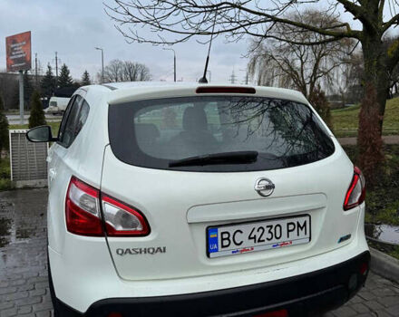 Белый Ниссан Кашкай, объемом двигателя 1.46 л и пробегом 243 тыс. км за 9700 $, фото 2 на Automoto.ua