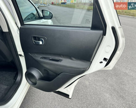 Белый Ниссан Кашкай, объемом двигателя 1.6 л и пробегом 176 тыс. км за 9999 $, фото 62 на Automoto.ua