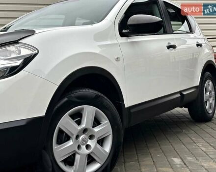 Белый Ниссан Кашкай, объемом двигателя 2 л и пробегом 122 тыс. км за 10700 $, фото 11 на Automoto.ua
