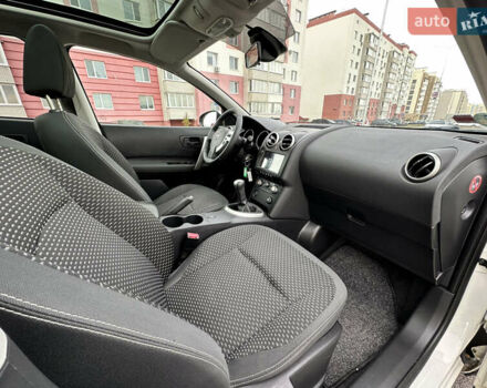 Белый Ниссан Кашкай, объемом двигателя 1.6 л и пробегом 176 тыс. км за 9999 $, фото 69 на Automoto.ua