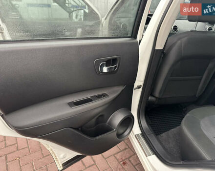 Белый Ниссан Кашкай, объемом двигателя 1.5 л и пробегом 205 тыс. км за 10500 $, фото 6 на Automoto.ua