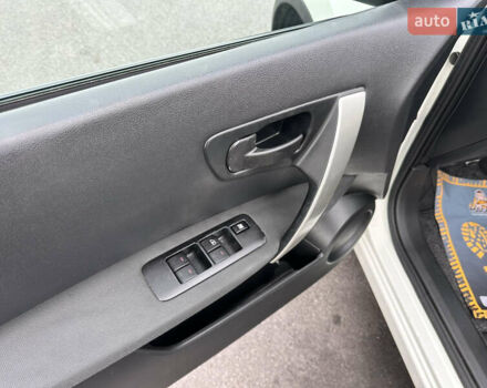 Белый Ниссан Кашкай, объемом двигателя 1.6 л и пробегом 176 тыс. км за 9999 $, фото 37 на Automoto.ua