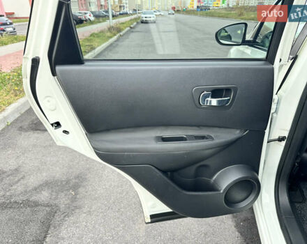 Белый Ниссан Кашкай, объемом двигателя 1.6 л и пробегом 176 тыс. км за 9999 $, фото 55 на Automoto.ua