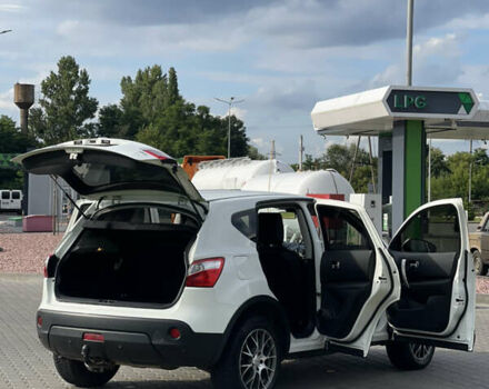 Білий Ніссан Кашкай, об'ємом двигуна 2 л та пробігом 320 тис. км за 9600 $, фото 16 на Automoto.ua