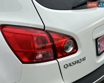 Белый Ниссан Кашкай, объемом двигателя 1.6 л и пробегом 176 тыс. км за 9999 $, фото 18 на Automoto.ua