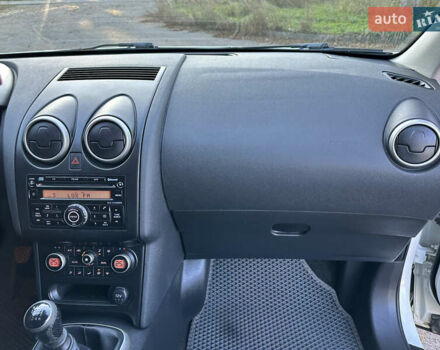 Белый Ниссан Кашкай, объемом двигателя 1.46 л и пробегом 231 тыс. км за 9550 $, фото 41 на Automoto.ua