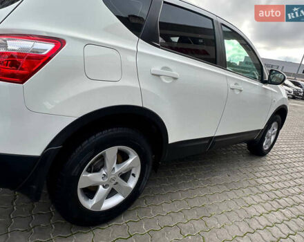 Белый Ниссан Кашкай, объемом двигателя 2 л и пробегом 119 тыс. км за 9700 $, фото 7 на Automoto.ua