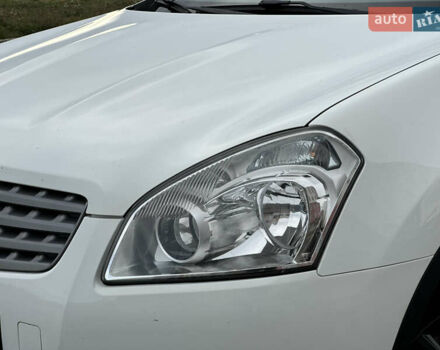 Белый Ниссан Кашкай, объемом двигателя 1.6 л и пробегом 176 тыс. км за 9999 $, фото 4 на Automoto.ua