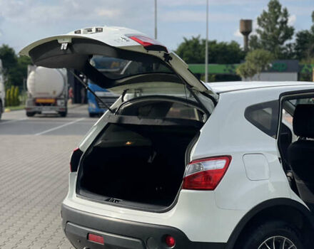 Білий Ніссан Кашкай, об'ємом двигуна 2 л та пробігом 320 тис. км за 9600 $, фото 15 на Automoto.ua