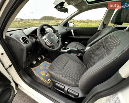 Белый Ниссан Кашкай, объемом двигателя 1.6 л и пробегом 176 тыс. км за 9999 $, фото 54 на Automoto.ua