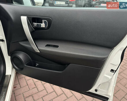 Белый Ниссан Кашкай, объемом двигателя 1.5 л и пробегом 205 тыс. км за 10500 $, фото 12 на Automoto.ua