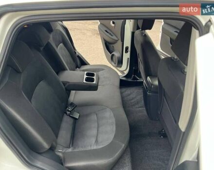 Белый Ниссан Кашкай, объемом двигателя 2 л и пробегом 227 тыс. км за 8900 $, фото 23 на Automoto.ua