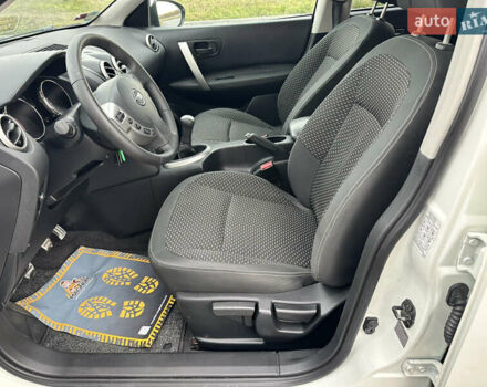 Белый Ниссан Кашкай, объемом двигателя 1.6 л и пробегом 176 тыс. км за 9999 $, фото 38 на Automoto.ua