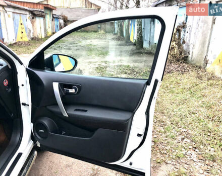 Белый Ниссан Кашкай, объемом двигателя 2 л и пробегом 195 тыс. км за 11655 $, фото 55 на Automoto.ua