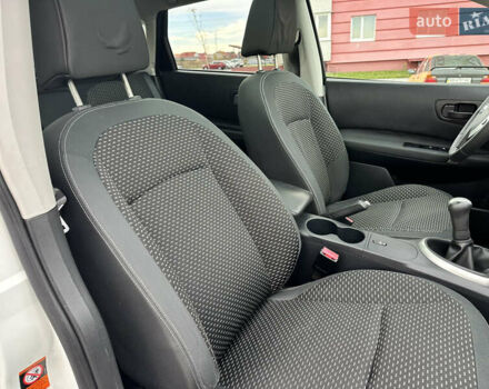 Белый Ниссан Кашкай, объемом двигателя 1.6 л и пробегом 176 тыс. км за 9999 $, фото 67 на Automoto.ua