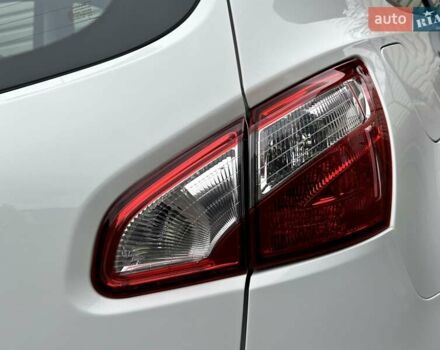 Белый Ниссан Кашкай, объемом двигателя 2 л и пробегом 122 тыс. км за 10700 $, фото 28 на Automoto.ua