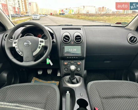 Белый Ниссан Кашкай, объемом двигателя 1.6 л и пробегом 176 тыс. км за 9999 $, фото 59 на Automoto.ua