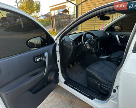 Белый Ниссан Кашкай, объемом двигателя 1.5 л и пробегом 230 тыс. км за 9700 $, фото 35 на Automoto.ua