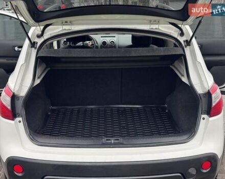 Белый Ниссан Кашкай, объемом двигателя 1.46 л и пробегом 186 тыс. км за 9600 $, фото 16 на Automoto.ua