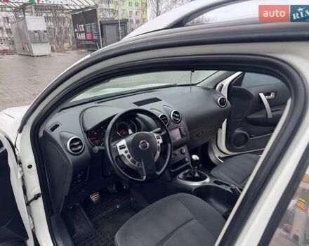 Белый Ниссан Кашкай, объемом двигателя 1.46 л и пробегом 186 тыс. км за 9600 $, фото 6 на Automoto.ua