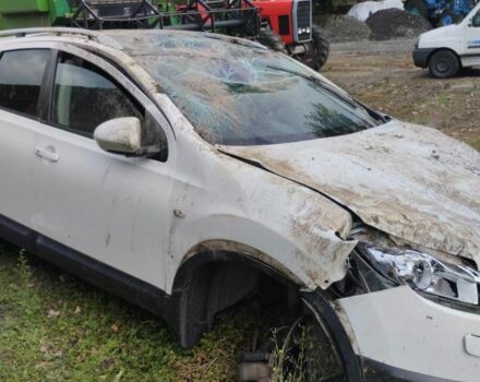 Белый Ниссан Кашкай, объемом двигателя 0 л и пробегом 100 тыс. км за 3500 $, фото 4 на Automoto.ua