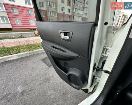 Белый Ниссан Кашкай, объемом двигателя 1.6 л и пробегом 176 тыс. км за 9999 $, фото 58 на Automoto.ua