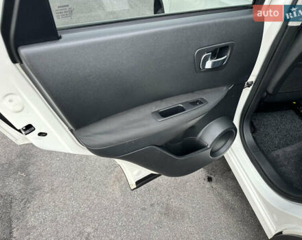 Белый Ниссан Кашкай, объемом двигателя 1.6 л и пробегом 176 тыс. км за 9999 $, фото 56 на Automoto.ua