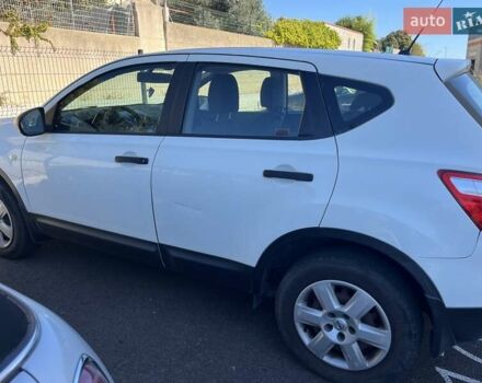 Белый Ниссан Кашкай, объемом двигателя 2.01 л и пробегом 121 тыс. км за 8900 $, фото 2 на Automoto.ua