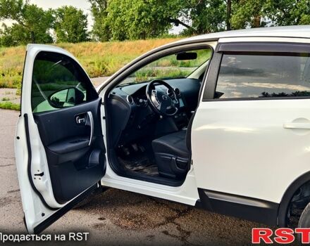 Белый Ниссан Кашкай, объемом двигателя 1.6 л и пробегом 157 тыс. км за 10600 $, фото 7 на Automoto.ua